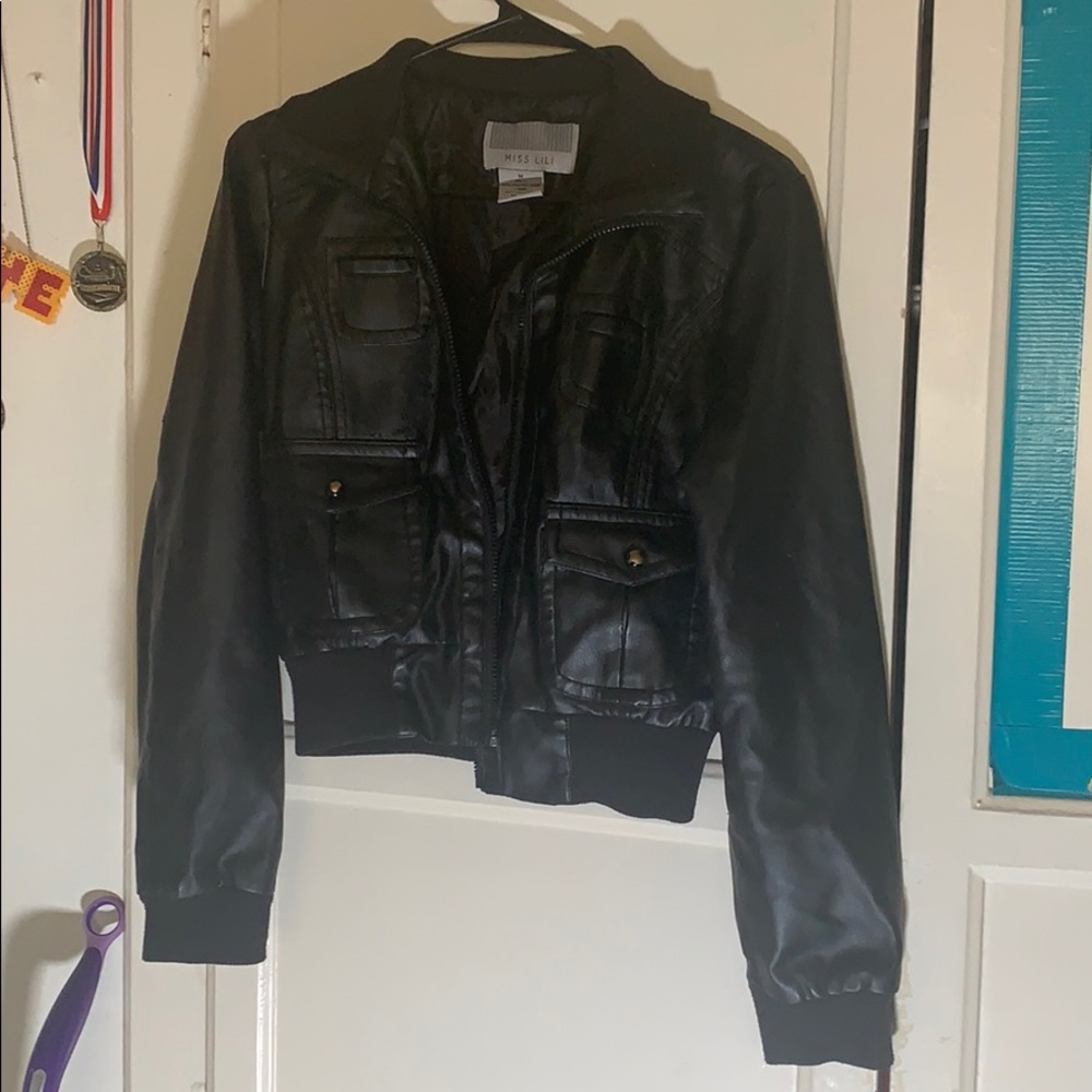 Miss Lili cropped fit cute leather jacket!